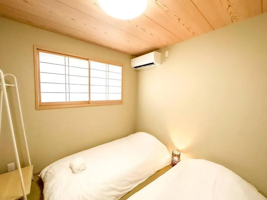 全新～和風獨立屋*兩浴兩衛*商店街*大型超市*車站4分鐘*機場鐵路35分鐘直達 提供接送機/導遊服務