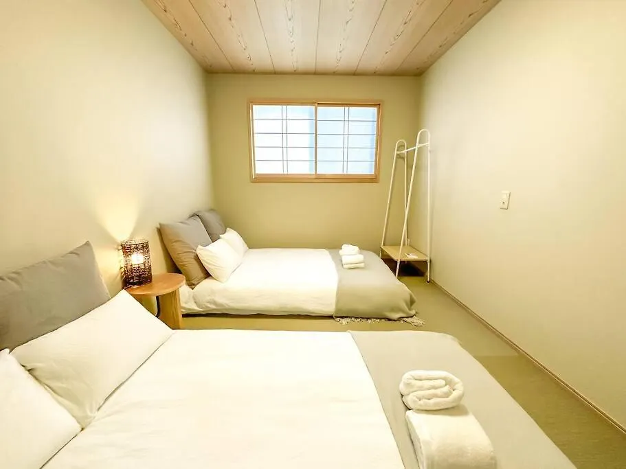 全新～和風獨立屋*兩浴兩衛*商店街*大型超市*車站4分鐘*機場鐵路35分鐘直達 提供接送機/導遊服務 Osaka